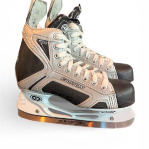 Used Easton Synergy 555 Skates Size 5.5